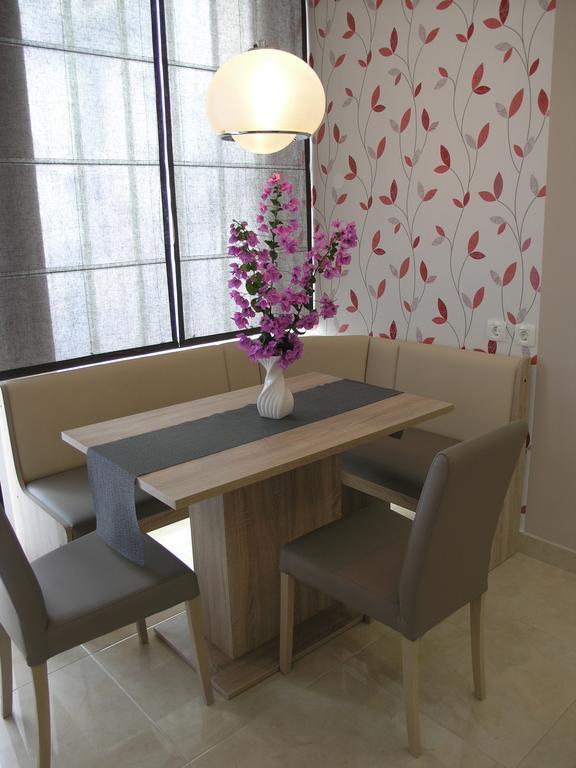 פודגורה Apartments Dobrila מראה חיצוני תמונה