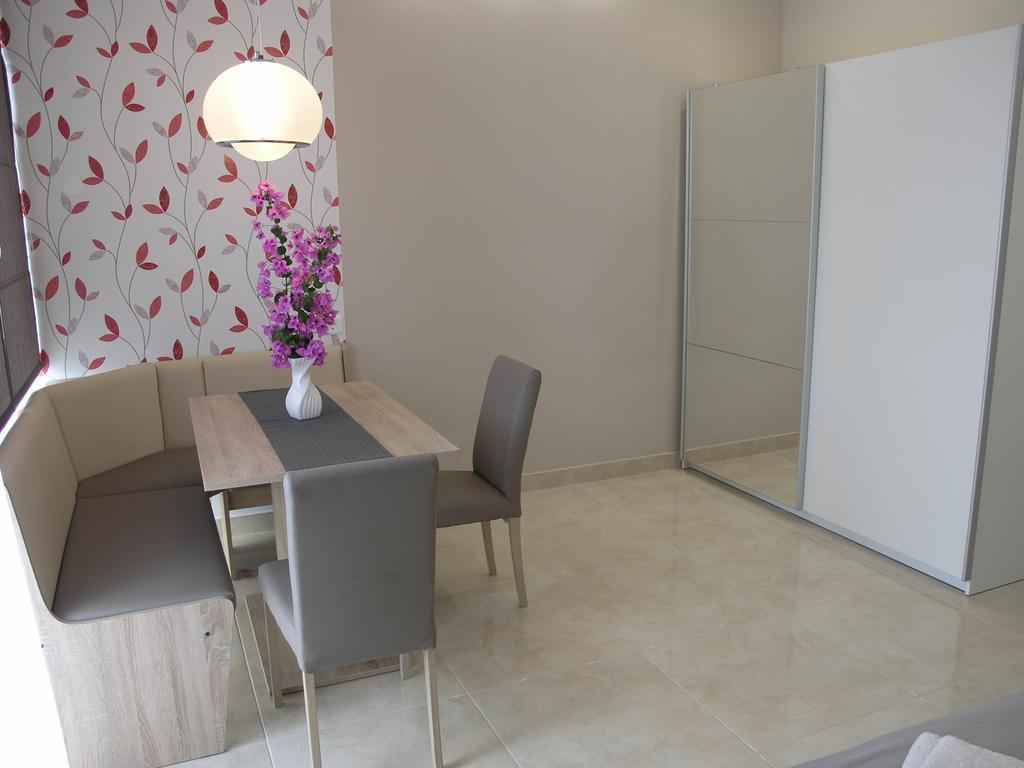 פודגורה Apartments Dobrila מראה חיצוני תמונה