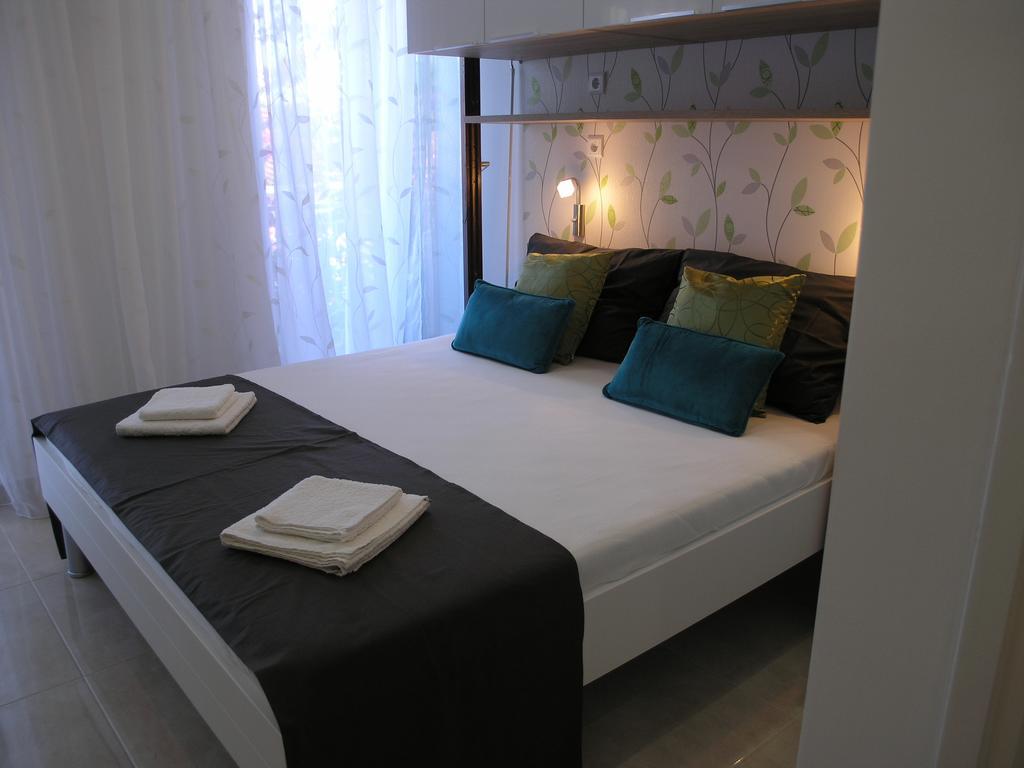 פודגורה Apartments Dobrila מראה חיצוני תמונה